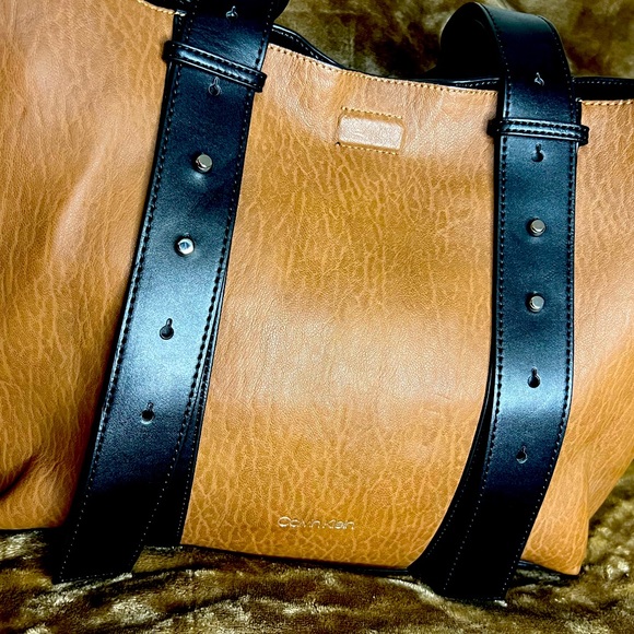 Calvin Klein Large Leather Jean Belted Tote with Clutch 👜✨ - Picture 13 of 14